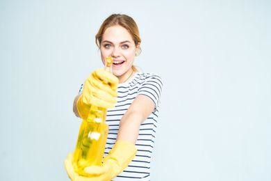 Scrivi la lettera di presentazione per addetta alle pulizie